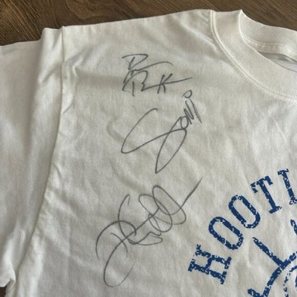 autographed hootie in the blowfish teeshirt - Picture 2 of 5
